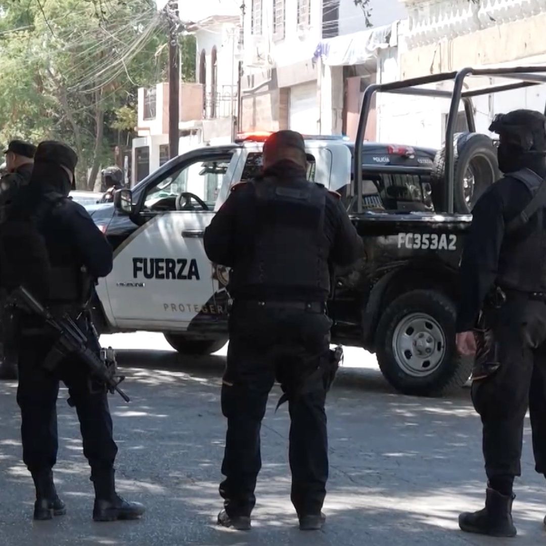Hombre enfrenta delitos por asesinato de sus padres