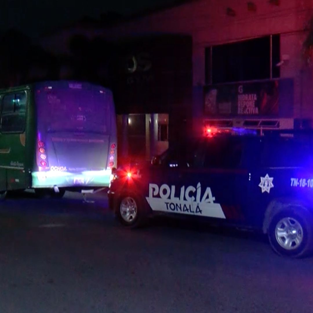 Hombre Salva a sus Hijos de Morir al Caer del Camión.