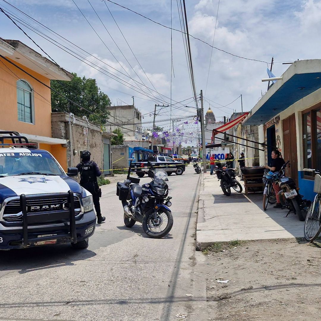 Policía Municipal y Estatal acordonó la escena del crimen.