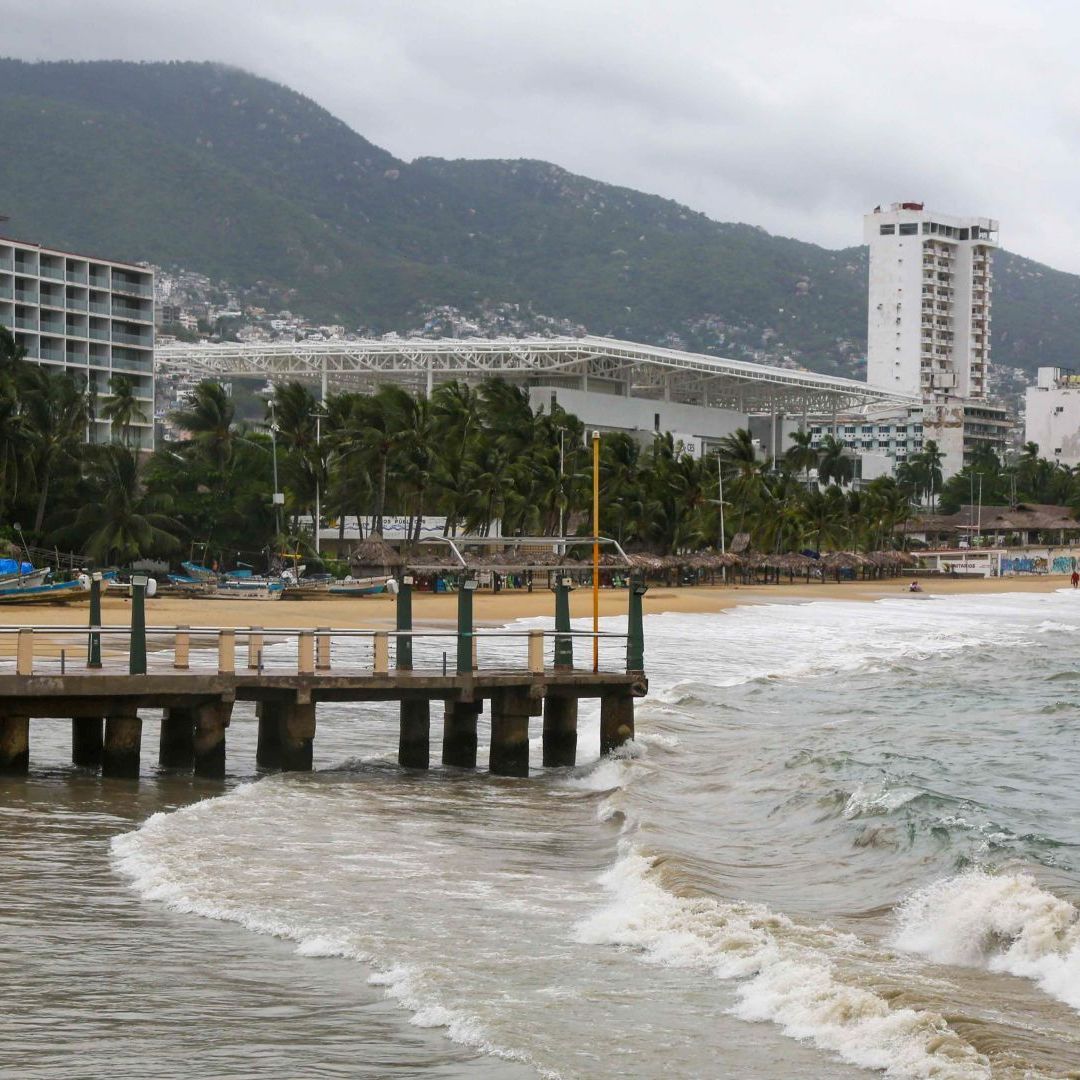 En Acapulco, Guerrero se mantienen en alerta por la presencia del huracán Polo