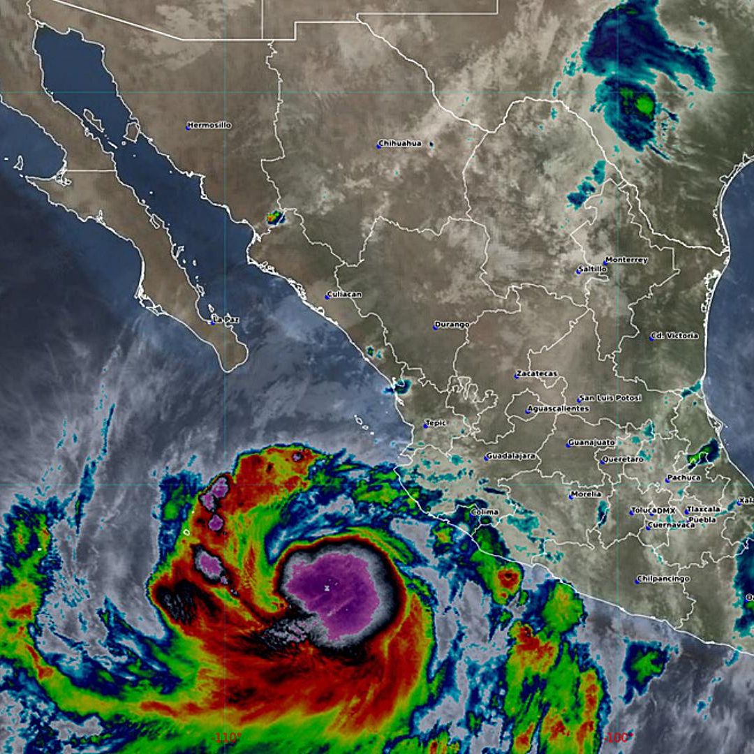 Imagen de satélite que muestra al huracán Rachel frente a la República Mexicana. SMN