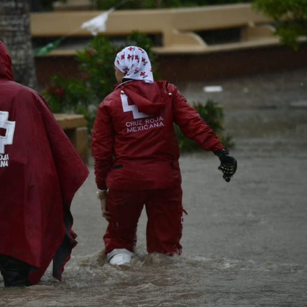 elementos Cruz Roja