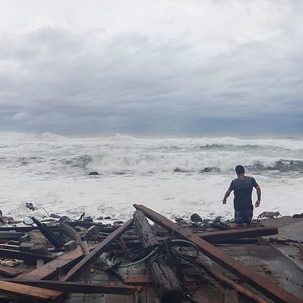 Afectaciones del huracán Simon en la playa El Paraíso, en Armería, Colima, el 11 de octubre 2026. Foto: Cuartoscuro