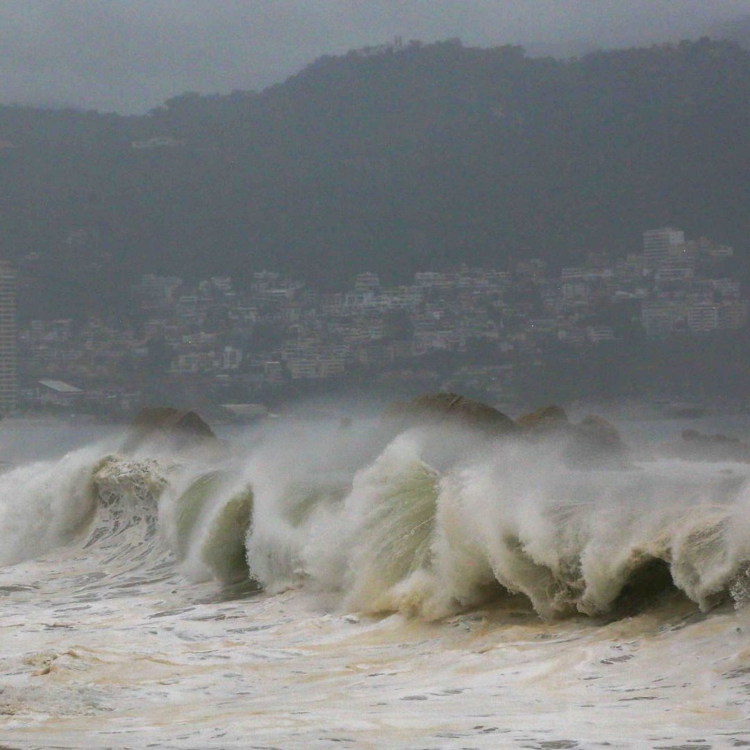 Fuertes marejadas en playas de Acapulco por tormenta Boris en junio 2026. Foto: Cuartoscuro | Archivo