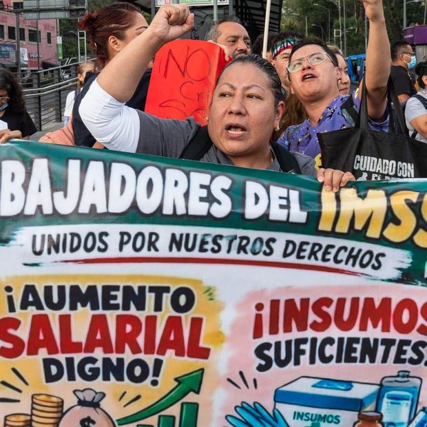 Protesta de trabajadores del IMSS en CDMX el 12 de octubre 2026. Foto: Cuartoscuro | Archivo
