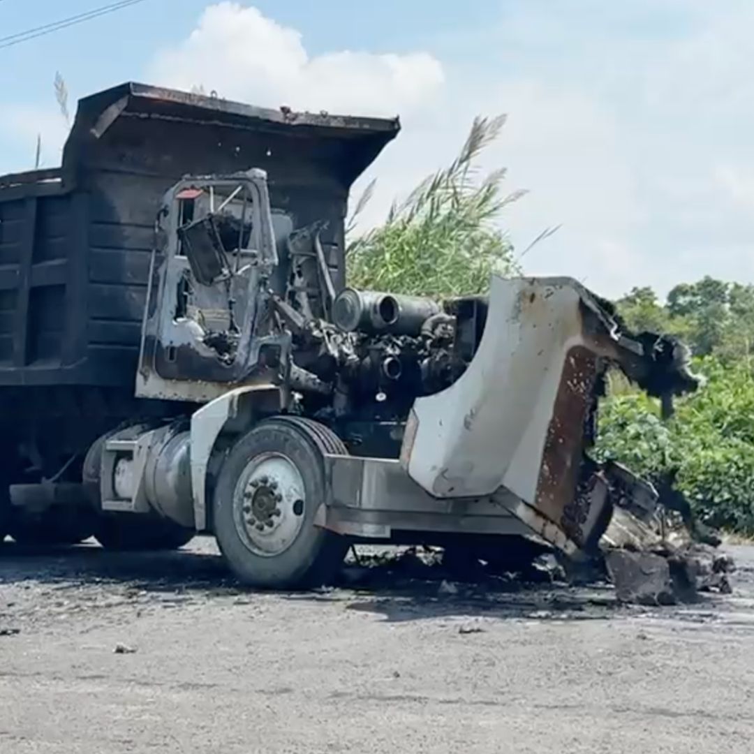 Incendian Camiones de Transporte de Materiales para Construcción en Carretera Tuxpan-Tamiahua