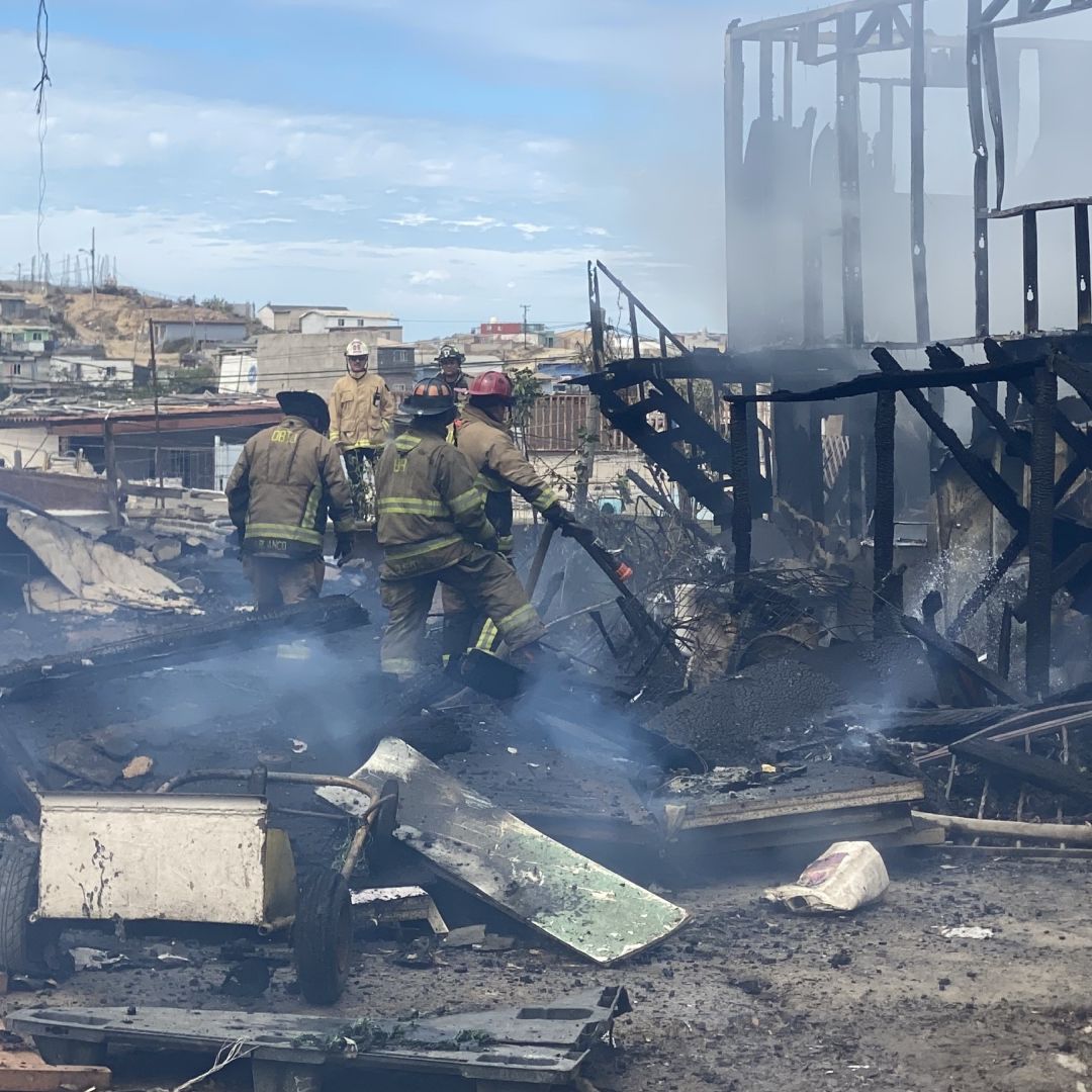Incendio Consume Dos Viviendas en Colonia Fausto González en Tijuana, BC