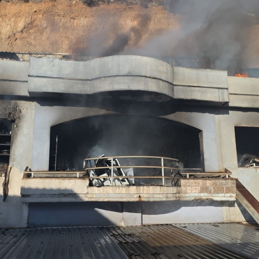 Incendio Consume Comercio en la Colonia Kino en Tijuana, BC