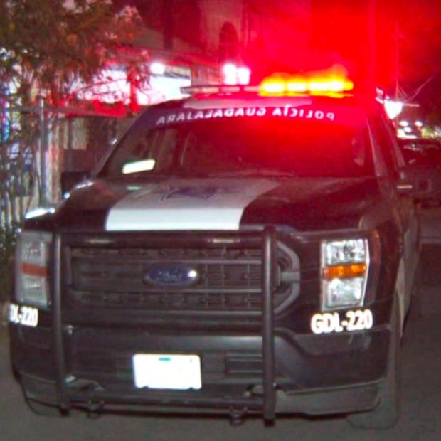Hombre queda atrapado en incendio
