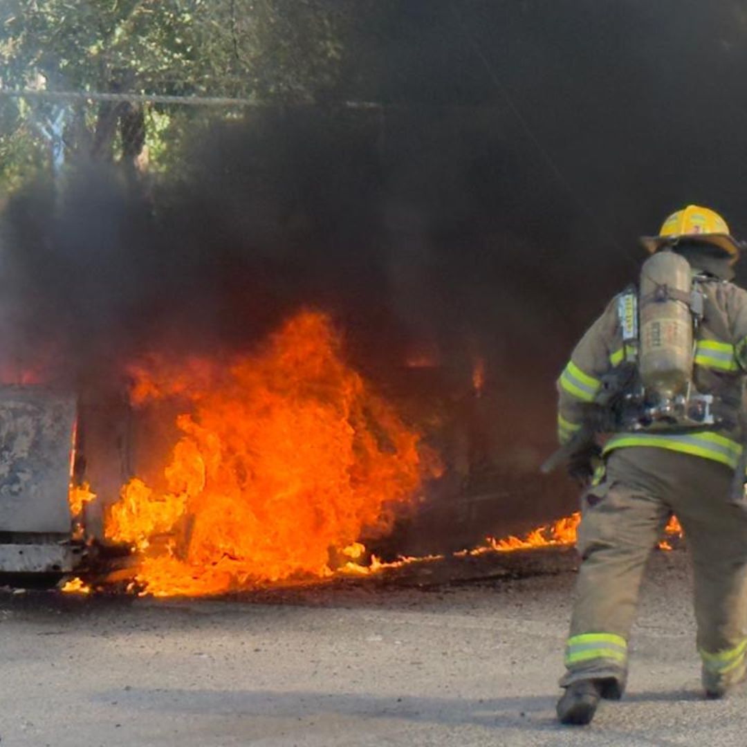 Camioneta se incendia