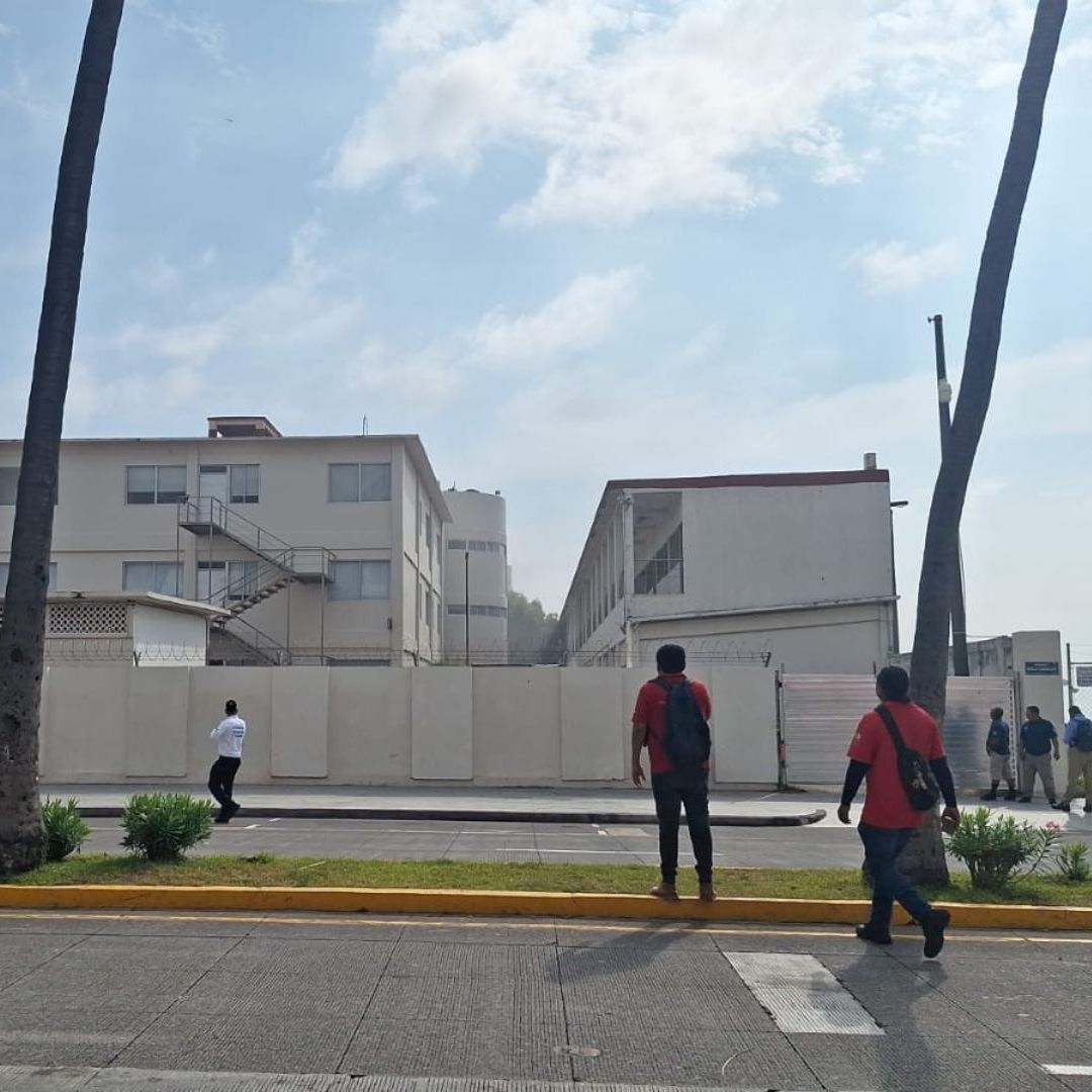 Nuevamente se incendia el área de dormitorios en la escuela náutica de Veracruz.