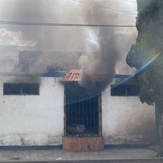 Incendio Basura Sofocado Vivienda Abandonada Colonia Estación Nueva Puebla