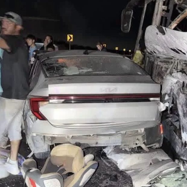 Reportan Choque de Auto Contra Autobús Incendiado en Carretera Matamoros-Reynosa