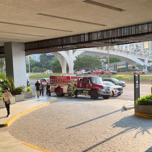 Incendio en Plaza Comercial de Boca del Río Moviliza a Cuerpos de Emergencias