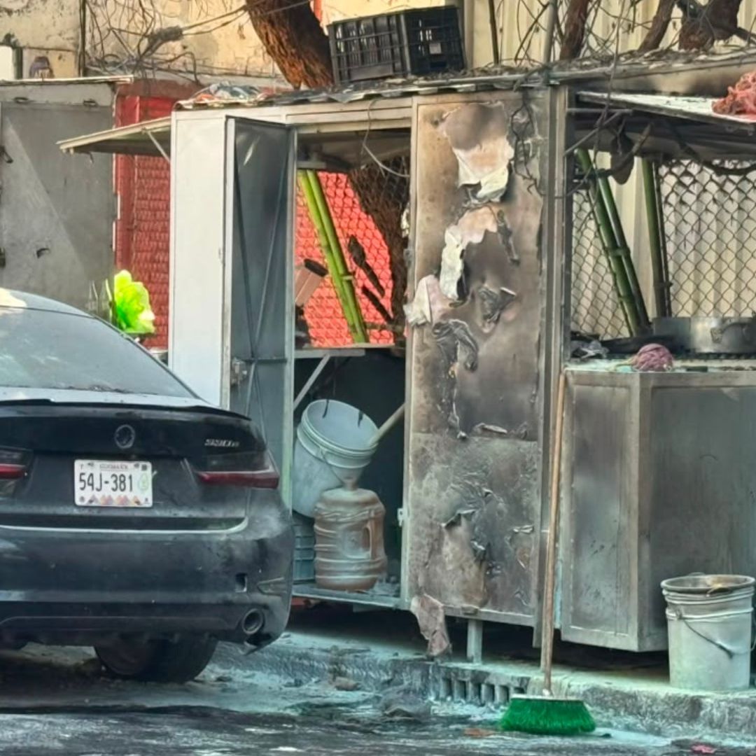 Se registró un incendio en un puesto de comida en CDMX. Foto: N+