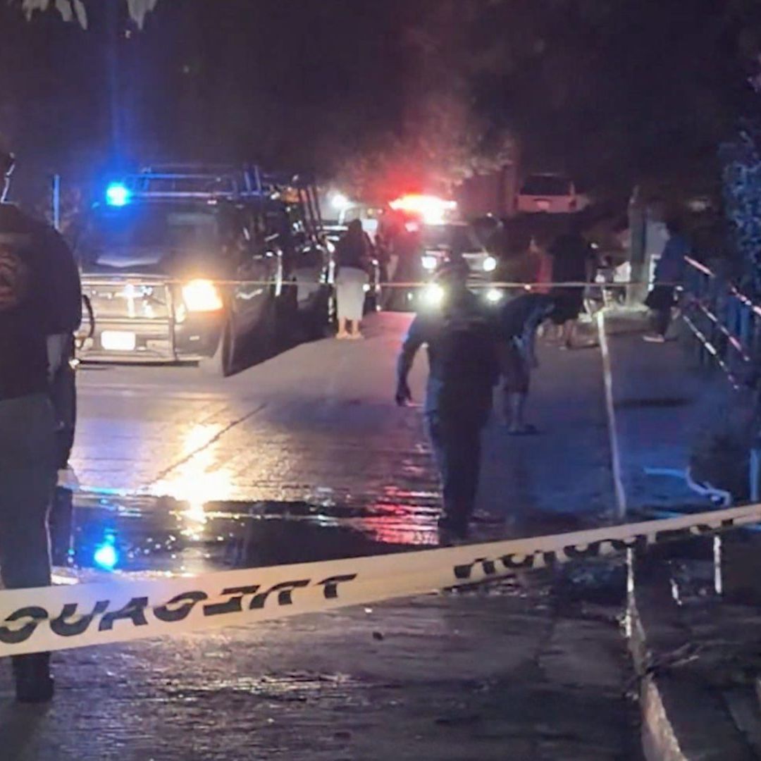 Acordonan calle para sofocar incendio de casa en Guadalupe