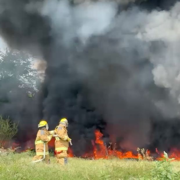Se incendia predio con llantas en congregacion La Victoria.