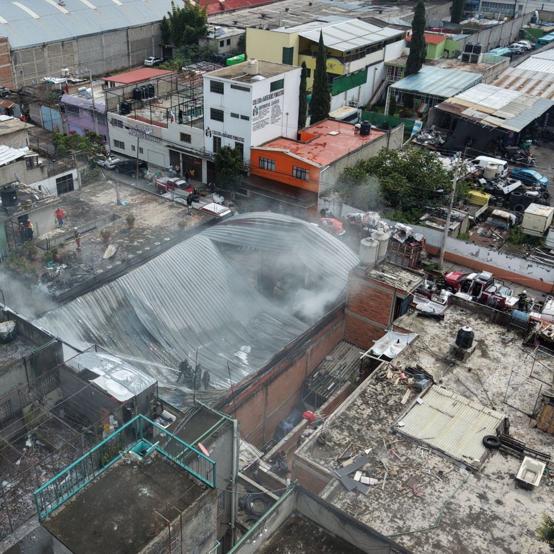 Incendio en recicladora en Iztapalapa
