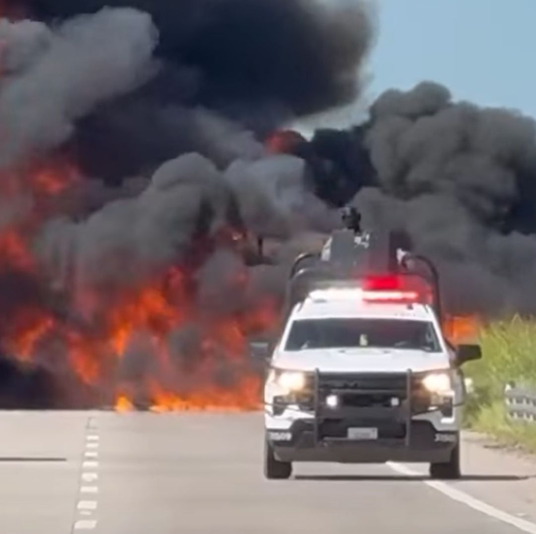 Incendio de Tracto Camión en Carretera Guaymas