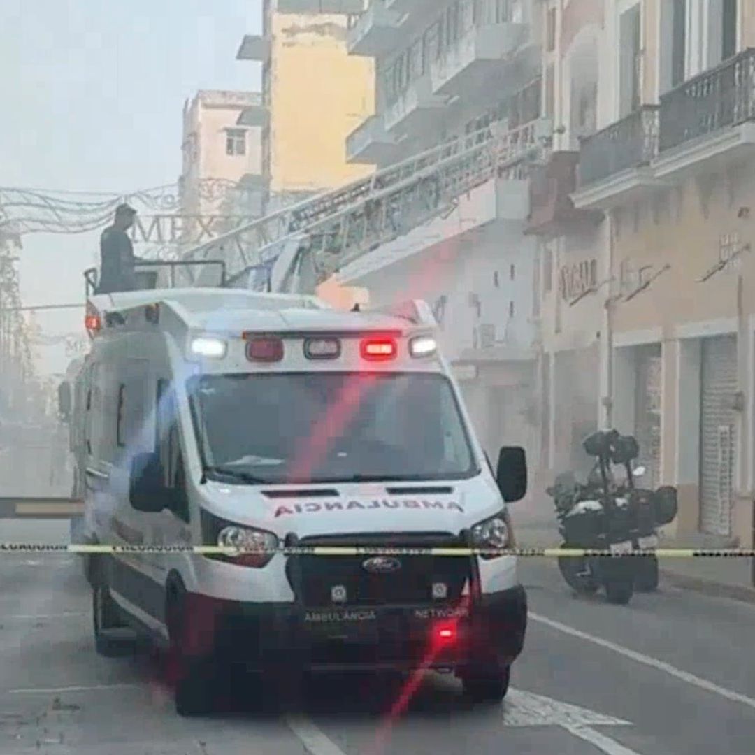 Incendio consume zapatería en el centro histórico de Veracruz