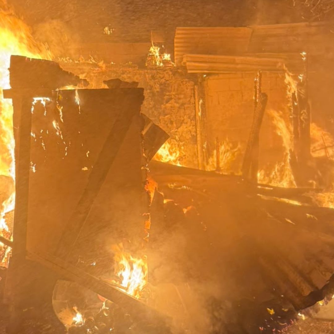 Combate de incendio en establecimiento de autopartes usadas en Valle Redondo