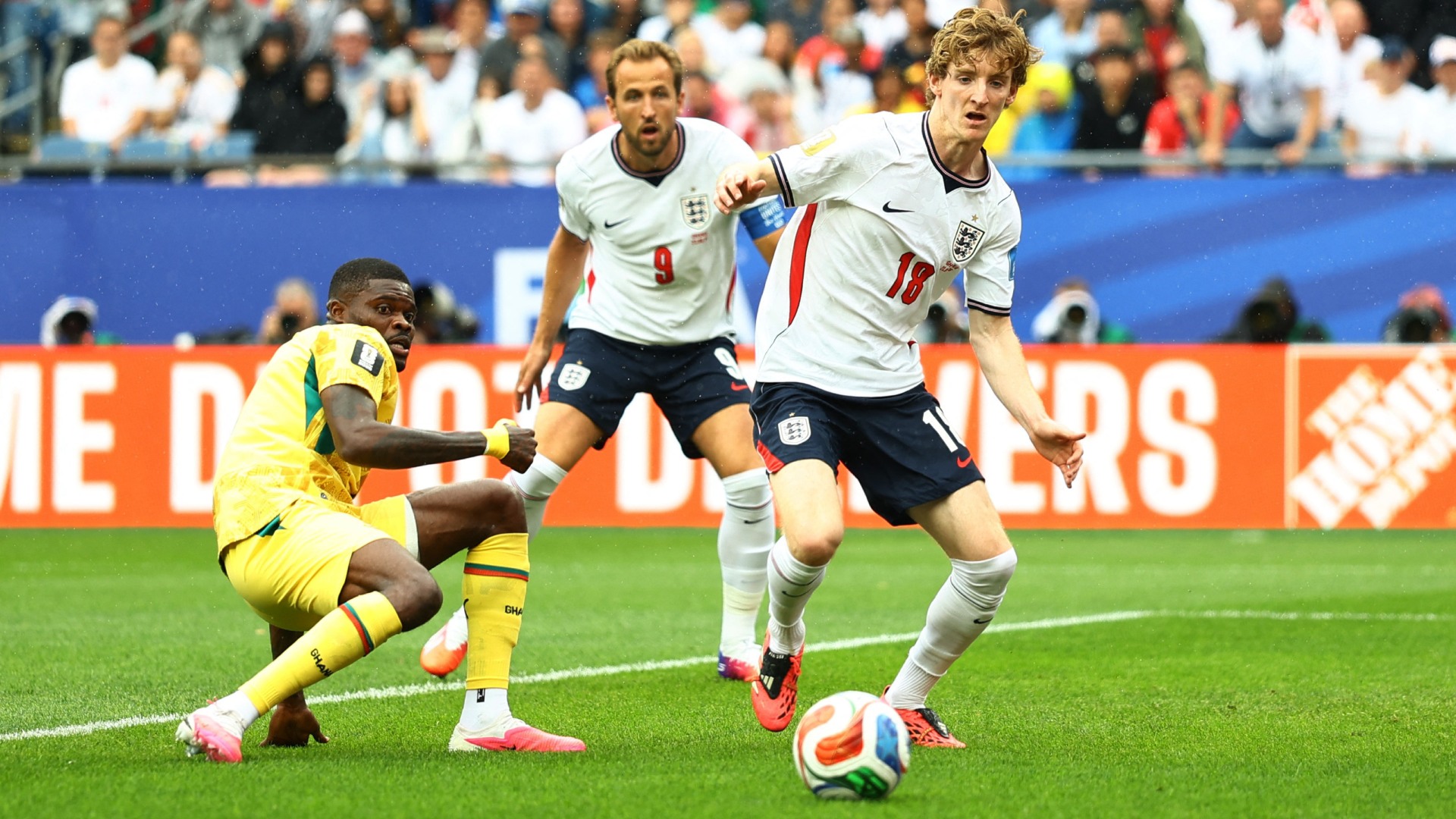 Anthony Gordon y Harry Kane encabezan el ataque de Inglaterra ante Ghana. Foto: Reuters