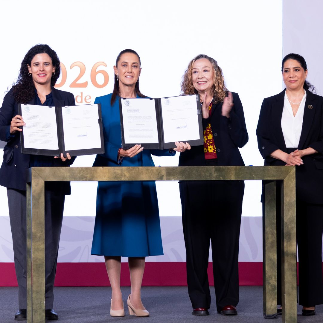 Luisa María Alcalde, Claudia Sheinbaum, Maribel Bojorges e Ingrid Gómez al presentar la iniciativa para sancionar el feminicidio en México.
