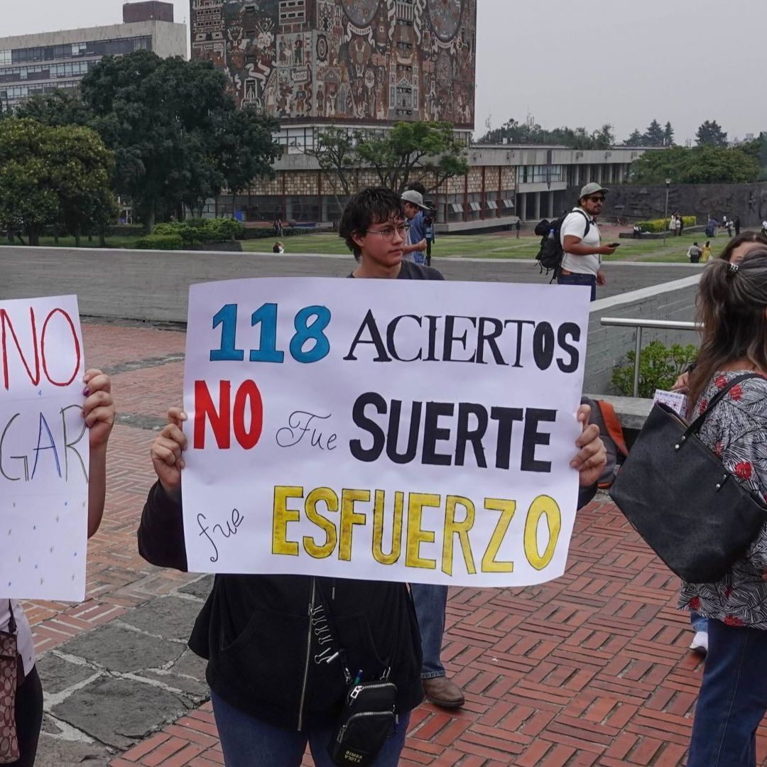 Manifestación aspirantes acreditados UNAM