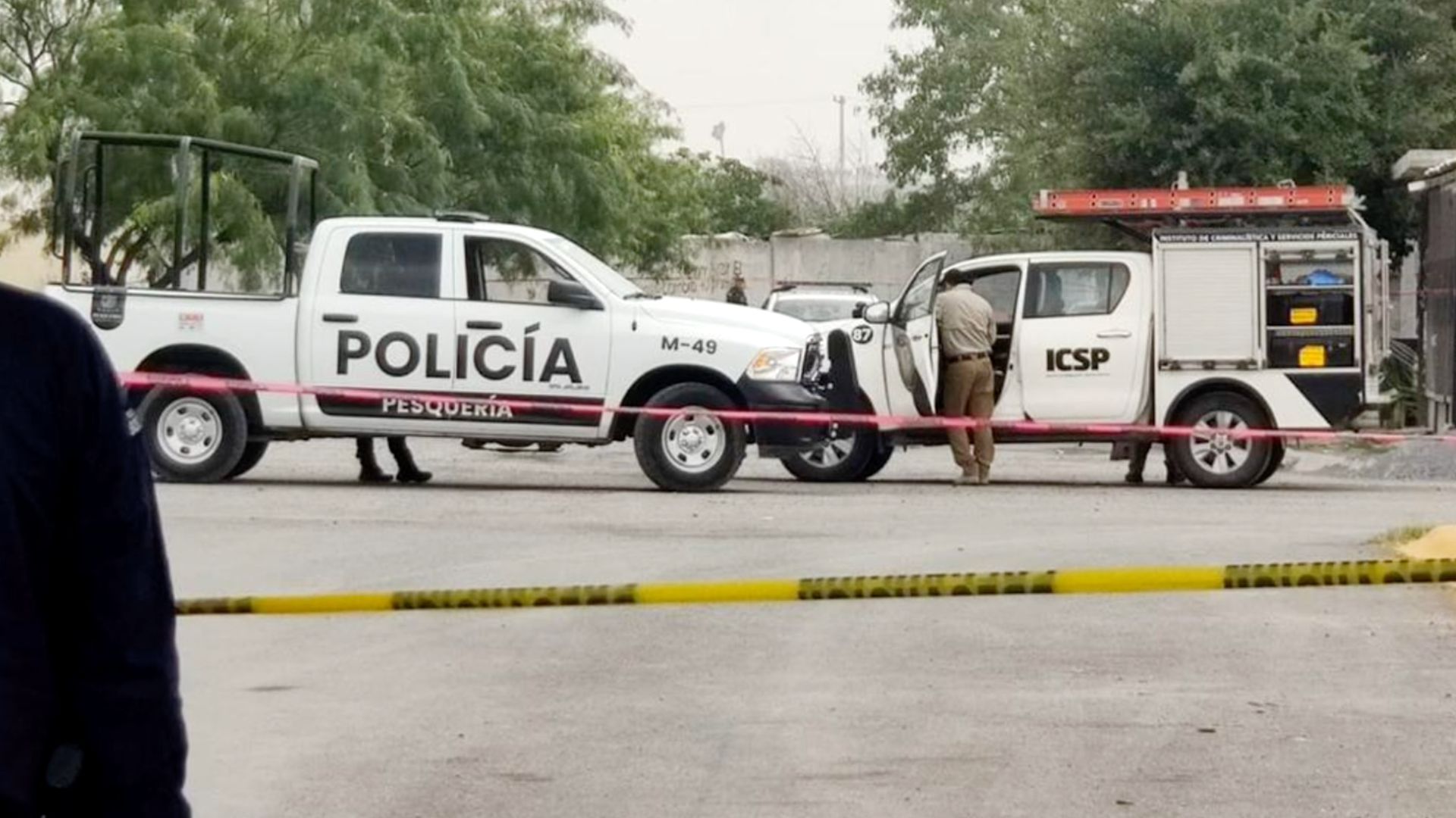 Autoridades acordonan calle