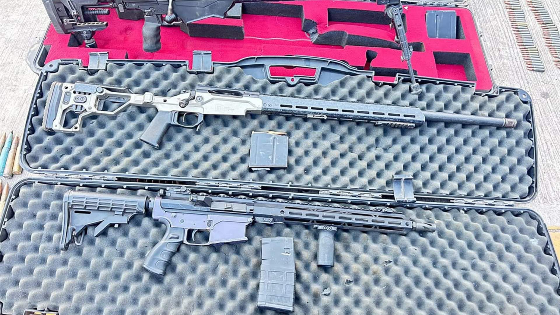 Como parte del hallazgo se encontraron armas de alto poder.