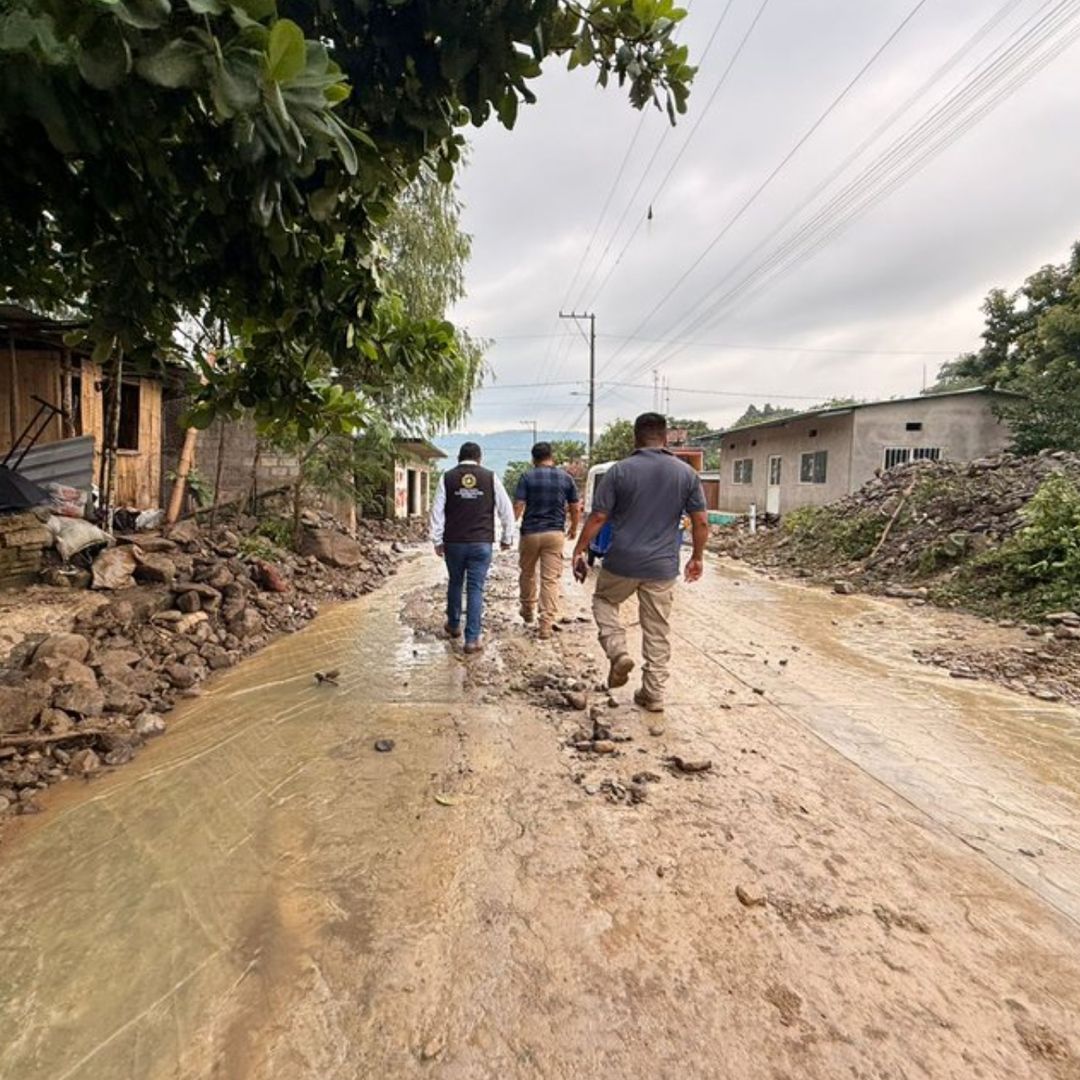 Las autoridades recorrieron la zona que se inundó el domingo.