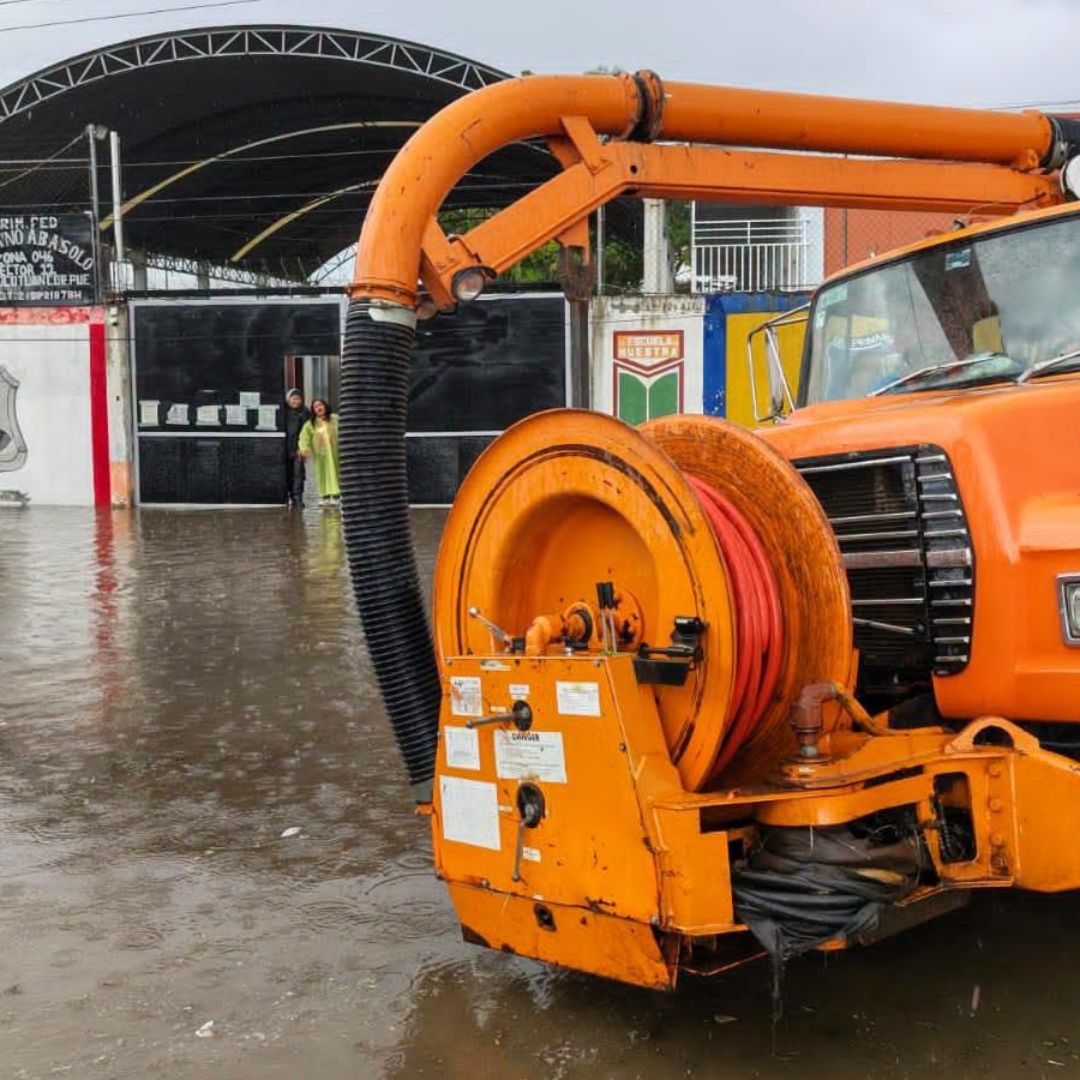 Alumnos Atrapados Lluvia Inundación Escuela Primaria San Francisco Ocotlán Coronango Puebla