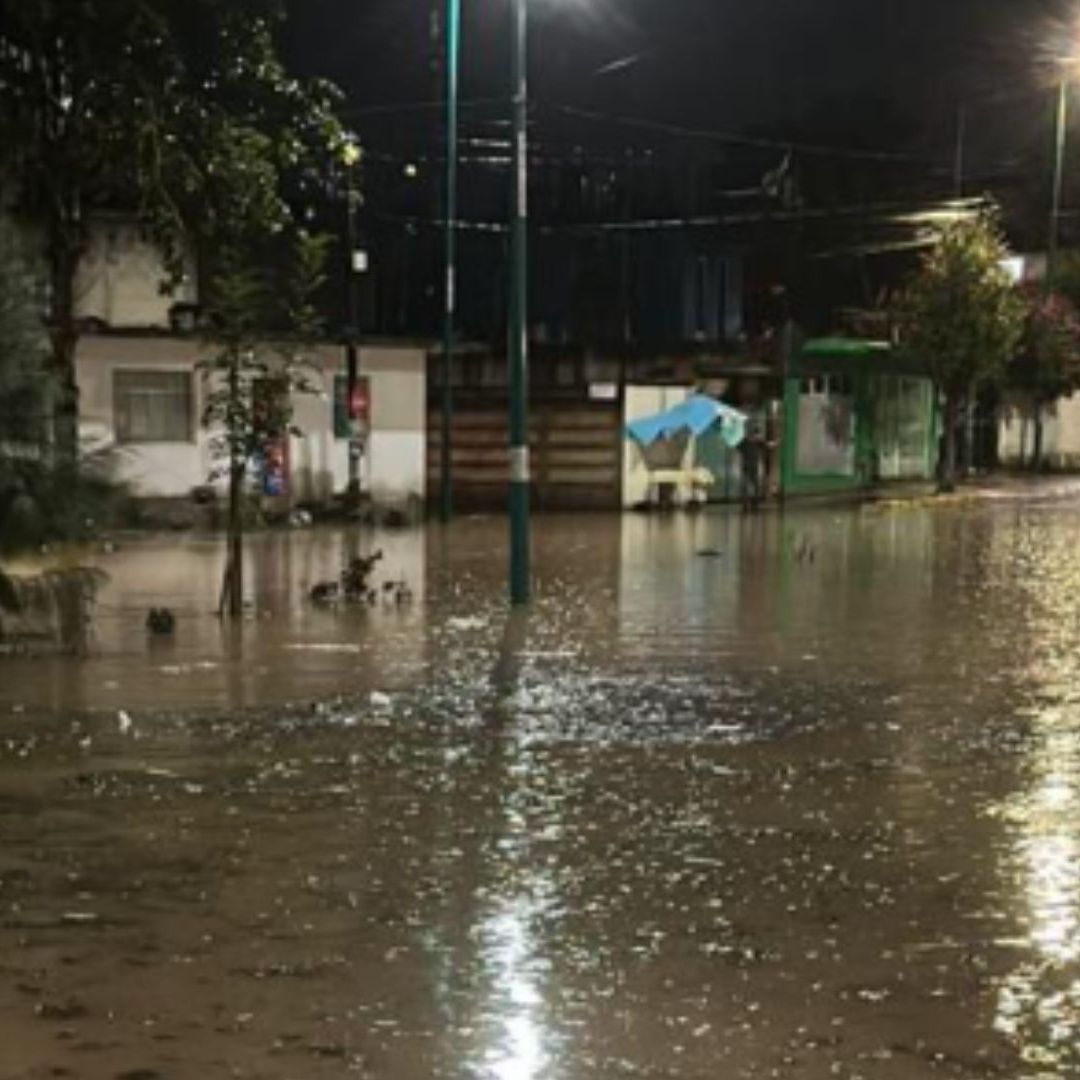 50 familias en La Lagunilla Xalapa sufren inundaciones por colector tapado. Vecinos exigen mantenimiento inmediato para evitar más daños