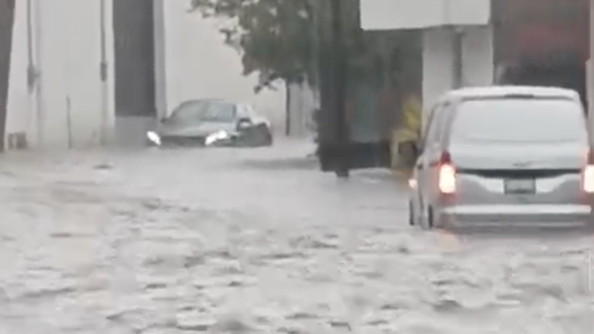 Calles se inundaron en Puebla después de la tormenta.