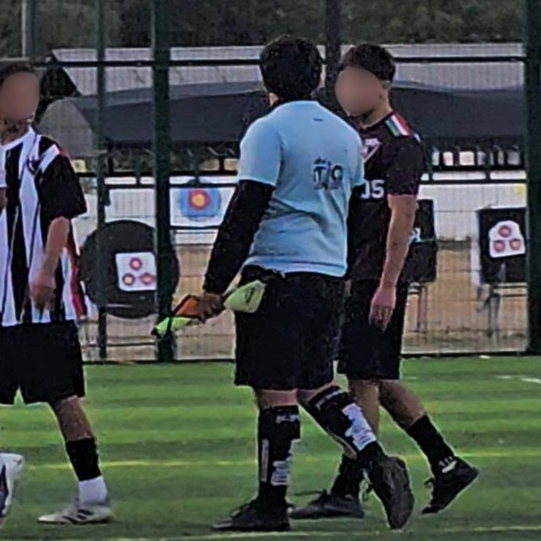 Árbitro y jugadores