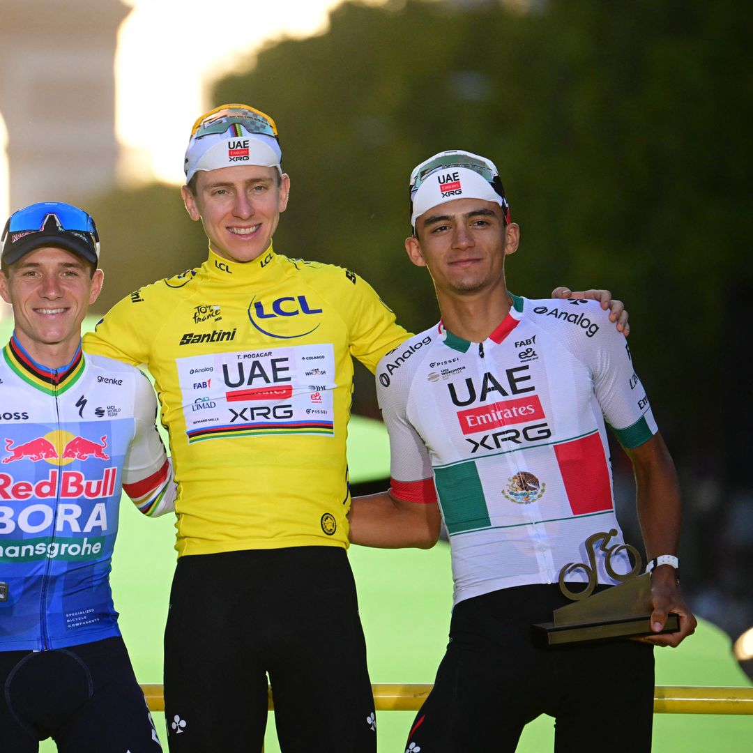 Remco Evenepoel, Tadej Pogačar e Isaac del Toro en el podio del Tour de Francia 2026
