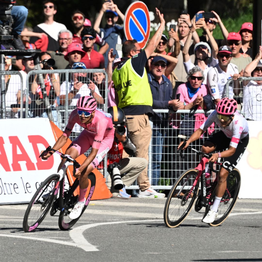 El mexicano Isaac del Toro y el ecuatoriano Richard Carapaz, en el Giro de Italia 2025
