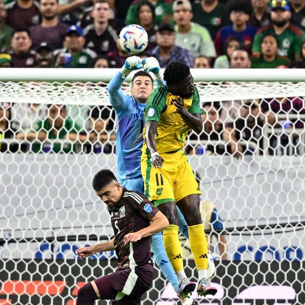 Acción del duelo entre México y Jamaica en la Copa Oro del 2024 disputada en Houston, Texas.