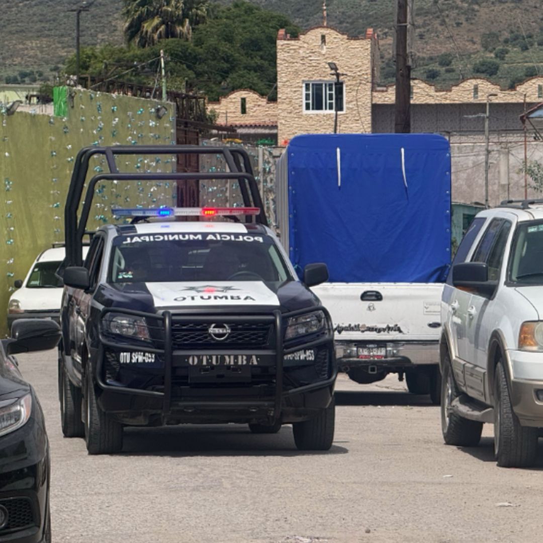 Elementos de seguridad custodian vivienda donde despiden a jóvenes asesinados en Edomex