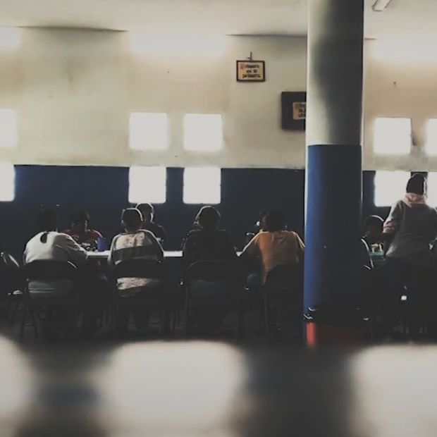 Jóvenes en centro de rehabilitación.