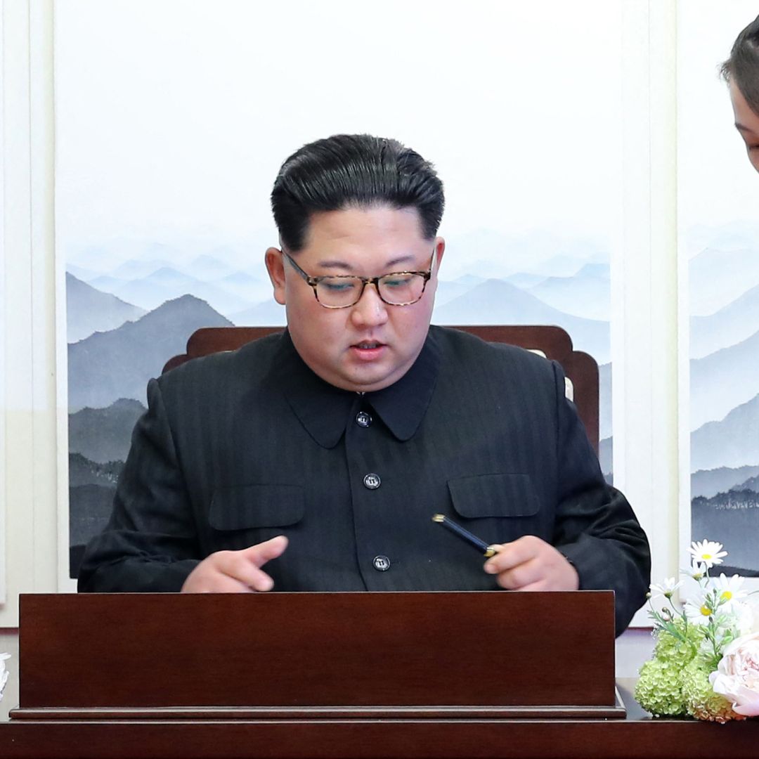 El líder norcoreano, Kim Jong-un, y su hermana, Kim Yo-jong