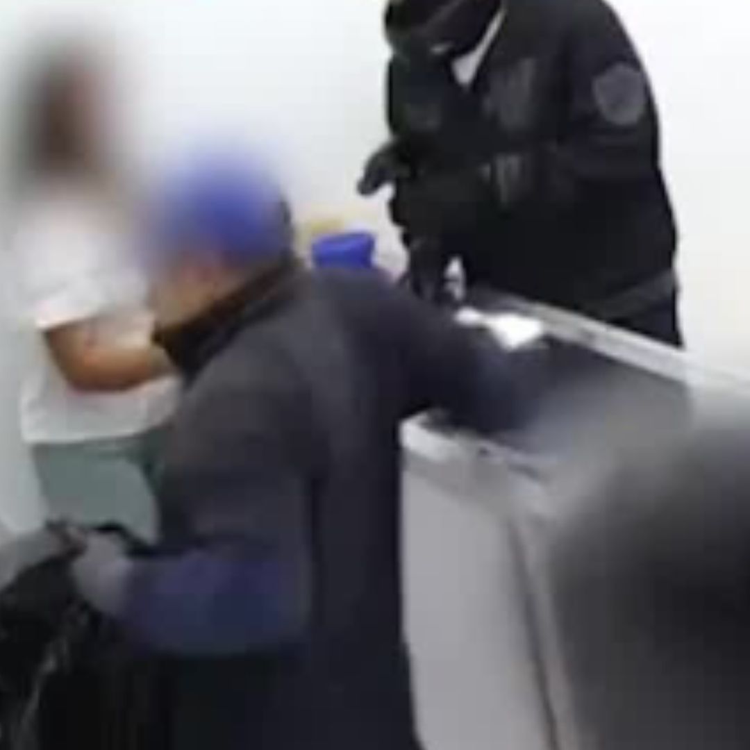 Ladrones robando en joyería