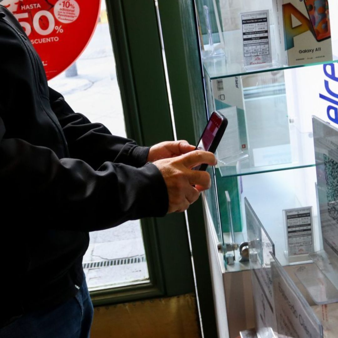 Autoridades buscan que los pagos se realicen con el celular en pequeños y grandes comercios