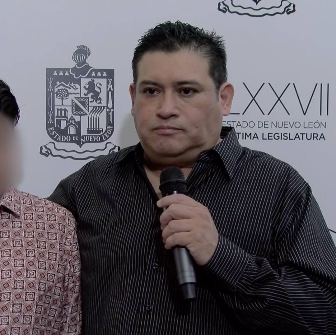Luis Alfonso Campa y su hijo en el Congreso de Nuevo León