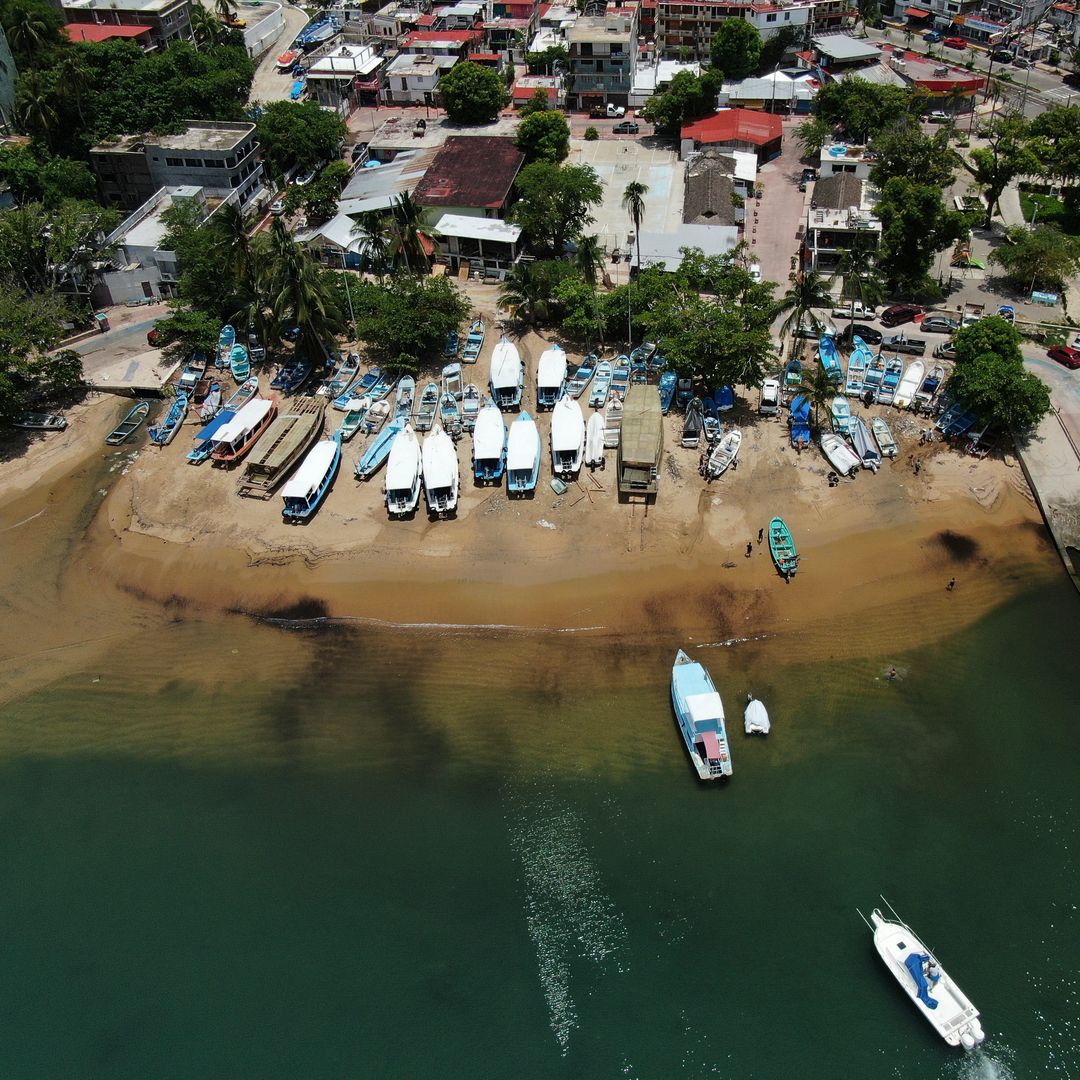 Vista aérea de playa en Acapulco, Guerrero.