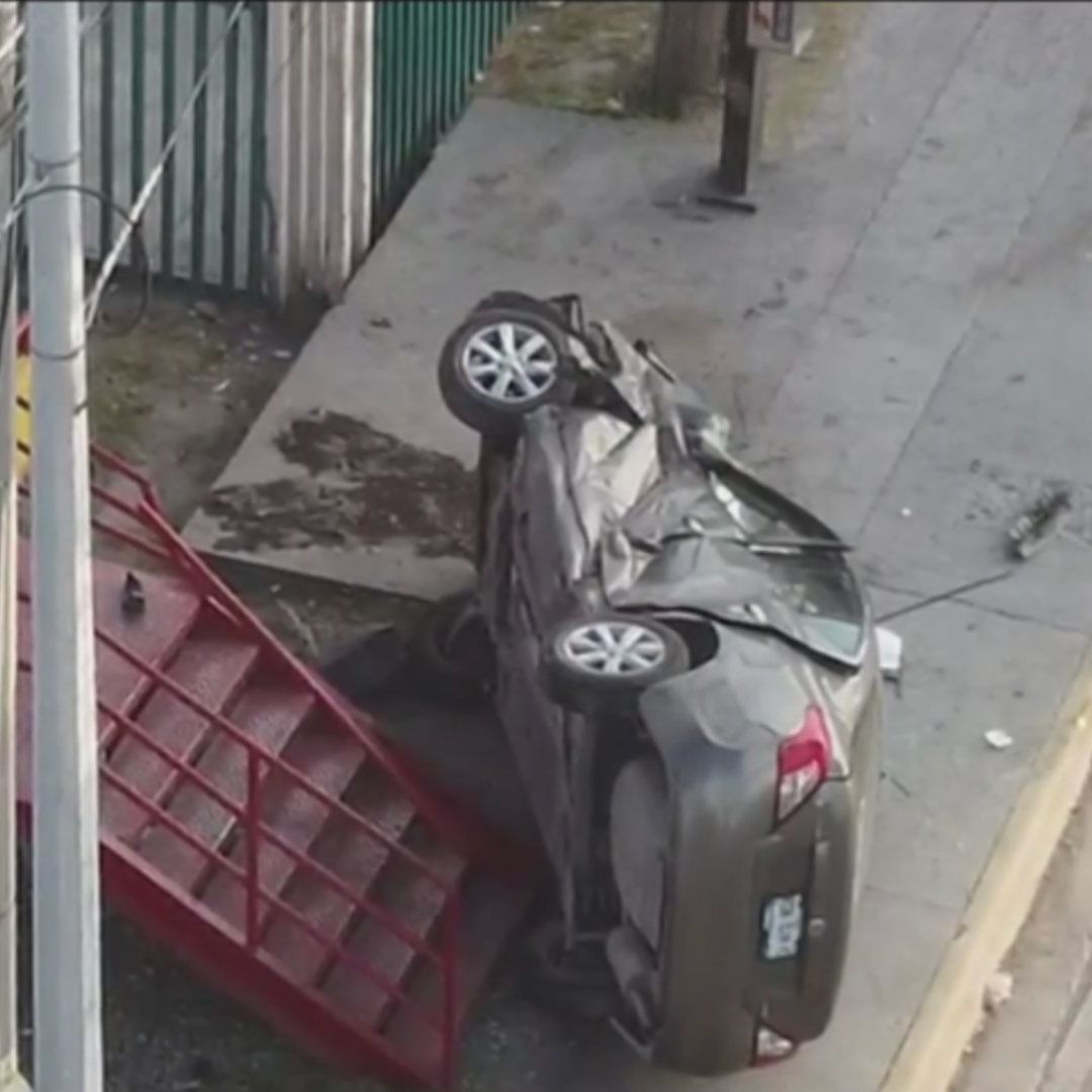Auto volcado tras atropellar a vendedor de pan en Apodaca