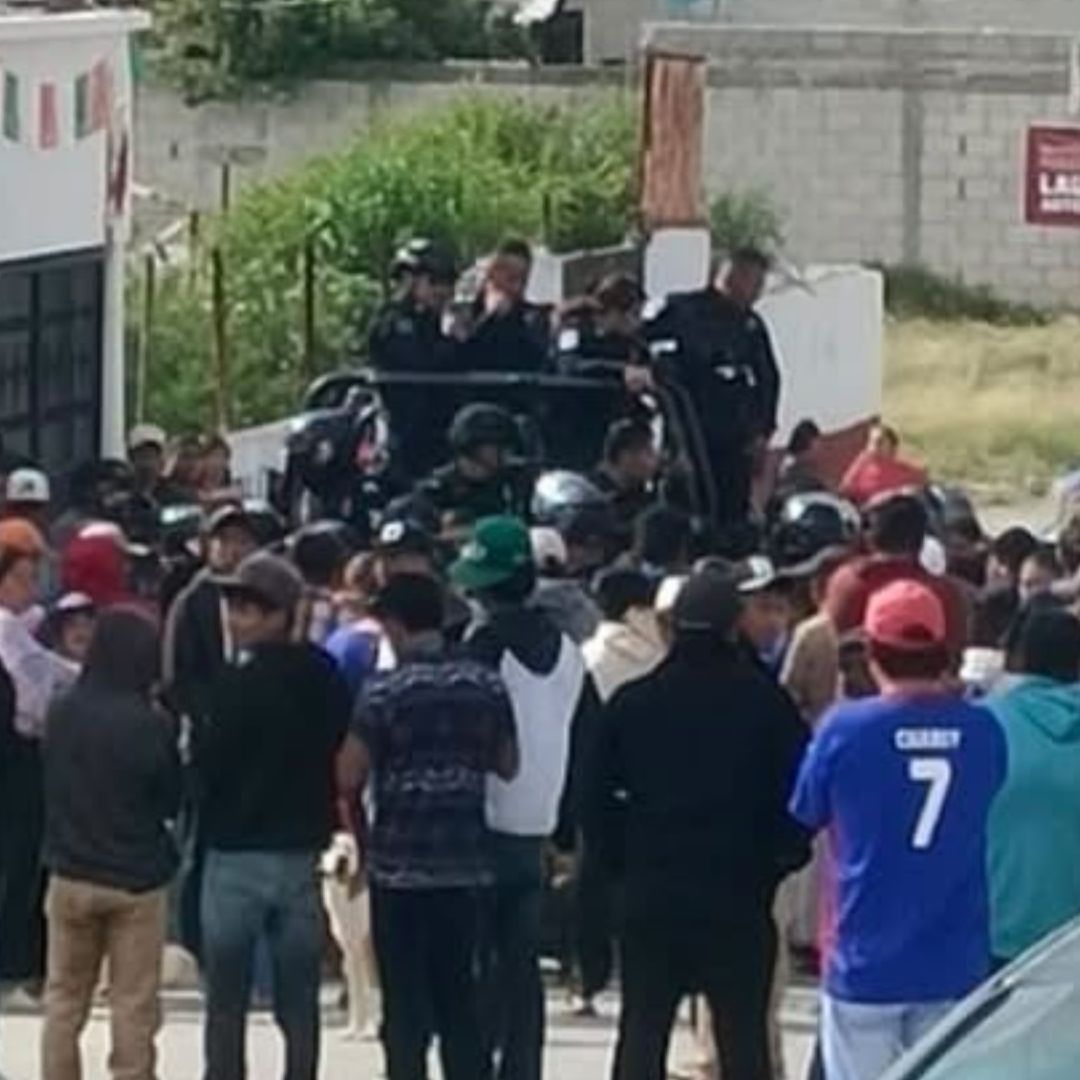 Pobladores de Santa Cruz la Ixtla golpean a cuatro ladrones.