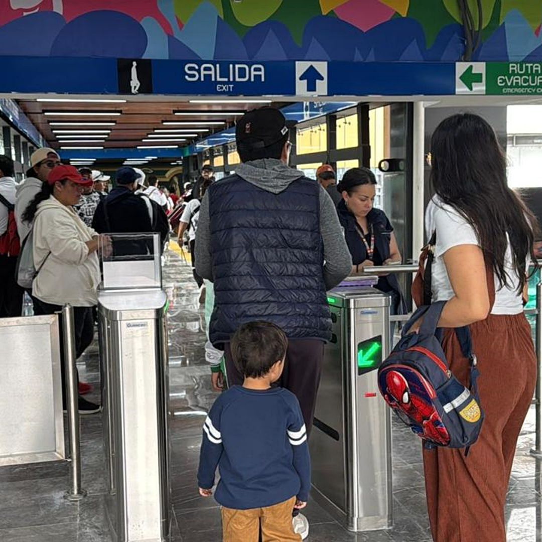 Servicio en la Línea 2 del Metro de la Ciudad de México. Foto: X @AdrianRubalcava