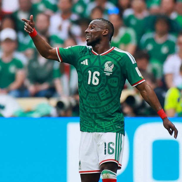 Julián Quiñones llegó a la lista de 30 candidatos al Balón de Oro gracias a su desempeño con la Selección Mexicana.
