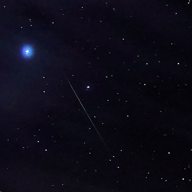 Centella de la lluvia de estrellas Oriónidas